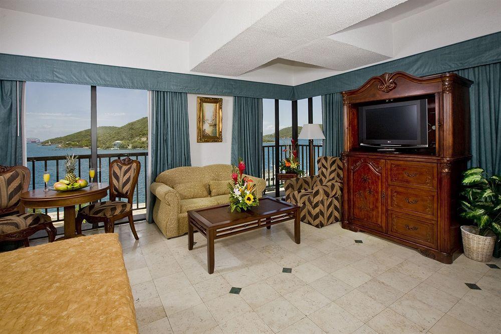 Windward Passage Hotel Charlotte Amalie Room photo